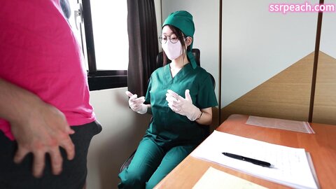【Ssrpeach】台湾清华大学外文系臀后健身教练「Ellie」Of剧情私拍 性感女医生借口取精不足又把病人叫过来操一顿内射榨精