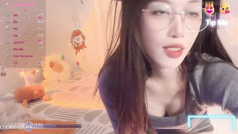 【Stripchat】清纯可爱反差眼镜娘女主播「Sydney」黑丝淫婊艳舞摇摆美臀逼里还挂了个跳蛋