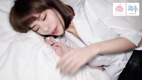 蜜桃影像PM094爆乳小姨子在桌底挑弄姐夫