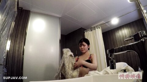 4636742 Exclusive[即ハメ中出し素人妻］無修正≪清楚妻➡ベランダ露出！****zynxzjo* 穴開きジーンズ×濃厚精液で生中出し≫ジーンズの穴から覗く美マンコをナマで突きまくり！未使用並きつきつマンコに連続中出し！日常も旦那も忘れてイキまくり