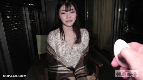 4636742 Exclusive[即ハメ中出し素人妻］無修正≪清楚妻➡ベランダ露出！****zynxzjo* 穴開きジーンズ×濃厚精液で生中出し≫ジーンズの穴から覗く美マンコをナマで突きまくり！未使用並きつきつマンコに連続中出し！日常も旦那も忘れてイキまくり