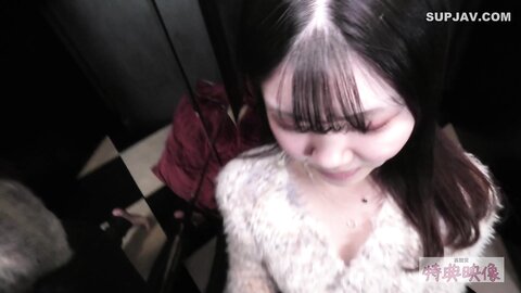 4636742 Exclusive[即ハメ中出し素人妻］無修正≪清楚妻➡ベランダ露出！****zynxzjo* 穴開きジーンズ×濃厚精液で生中出し≫ジーンズの穴から覗く美マンコをナマで突きまくり！未使用並きつきつマンコに連続中出し！日常も旦那も忘れてイキまくり