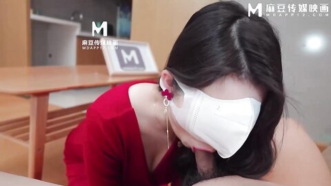 MSD-203春节返乡遇穷屌丝变富少