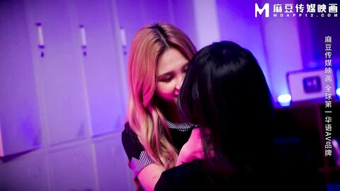 MD-0342保全与柜姐的肛交直播