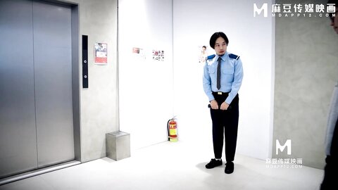 MD-0342保全与柜姐的肛交直播