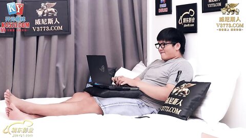 精东传媒JDQP010美女足交惩罚变态邻居