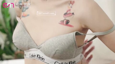 蜜桃影像EMX077和猫耳女友视讯聊色