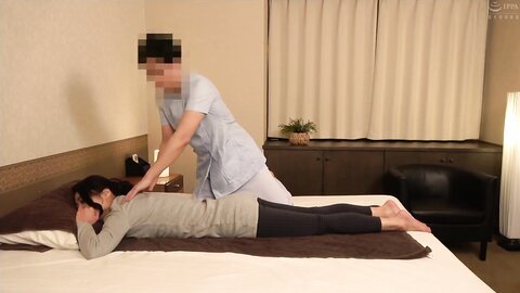 When I Pulled Down The Pants Of A Milf Client During A Massage To Give Her A Halfassed