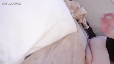 4640891 [Until today! First time limited sale 3980pt→980pt]**pzzyxqx*z* 18 year old pale white slender beauty with an erotic cute face and body, invited by the body that is too erotic and beautiful, it is a v