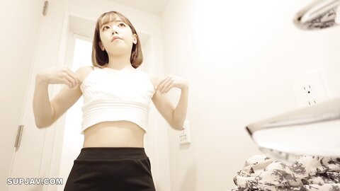 4640891 [Until today! First time limited sale 3980pt→980pt]**pzzyxqx*z* 18 year old pale white slender beauty with an erotic cute face and body, invited by the body that is too erotic and beautiful, it is a v