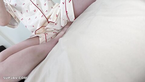 4647258 [無修正]**pzzyxqx*z* 卒業してすぐのひよこちゃんに中出ししました！絶対に抜けるので高額にしました。[個人撮影]