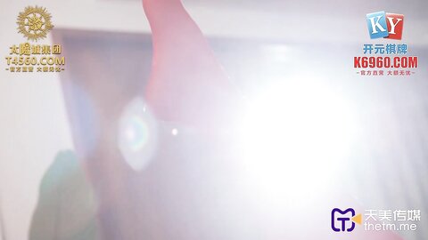 天美传媒TMG056婊子人妻边打电话边让人操逼