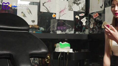 天美传媒TMW121美艳长腿刺青师胯下太敏感求老师泄欲