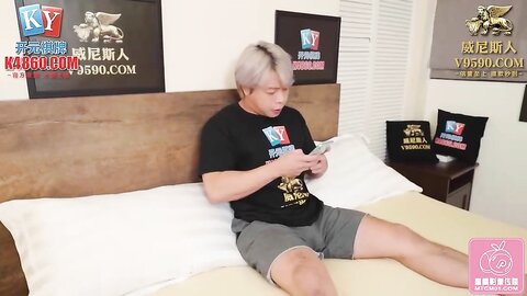 蜜桃传媒PMC360痴女小妹渴望哥哥大屌