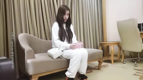 Sweet Bigeyed Chinese Beauty Spread Her Legs For Sex