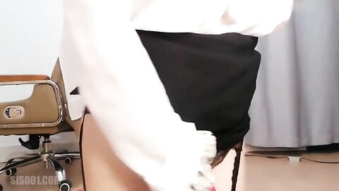 【Stripchat】长得像Bbw版黎姿的颜值女主播「Papa11」高跟吊带黑丝艳舞，边跳还要边骚叫，自慰狂野潮喷