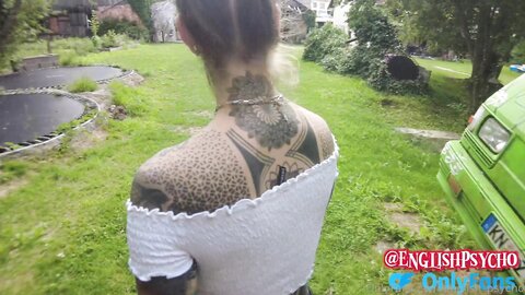 【人妖伪娘控狂喜】Tscd、亚裔、网黄猎手洋屌炮王「英国疯子」把纹身鼻钉的白虎御姐真女约到郊外小屋，直接无套内射