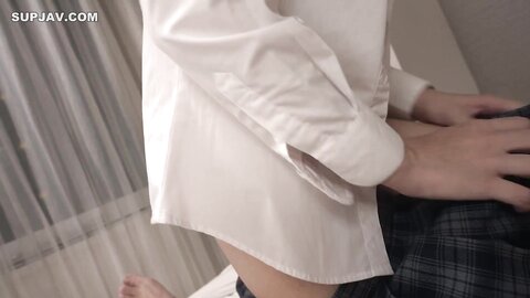 FC2PPV-4042987・2年前に転校してしまった白く透き通る美しいハーフは巨乳で大人の身体に成長していた・・・背徳感を感じながら避妊具無しで2回連続膣内射精！！