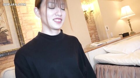 4047376・【無】 顔射二連発！あの芸能人並みルックスのキレイなお顔がオジサン精子でベットベト！フェラからの顔射とベッドで生ハメからの顔射の豪華2本立て