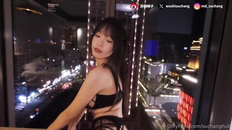 ⚫️【新流无水印原版】，微博6 8万粉，大奶肥臀御姐【苏畅】付费，贴着饭店落地窗性爱，被对面大楼的人看，真的好