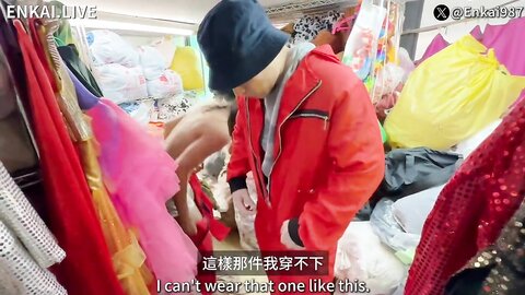 台湾鬼才色情导演「走马探花」「恩凯Enkai」Fo全球特别嫖娼企划《鱿鱼游戏 2男操花臂嫩妹，身体油亮亮，精液喷射在脸上