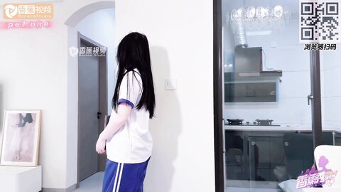 香蕉秀xjx295继父趁母亲不在操了女儿的小嫩穴
