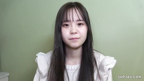 FC2PPV-3262500・笑顔も可愛い小動物系の色白な女の子。 好きな男性のプレゼントする為にAV撮影で初めての中出しまで。