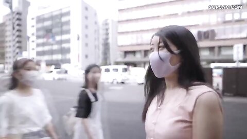 FC2PPV-3092747・シネマ画風！新卒テレオペ勤務のEcup美巨乳美女が性欲丸出しで乱れる裏の顔・・・全身から淫靡なフェロモン剥き出しで揺れる美しい美巨乳体に生中