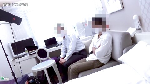 FC2PPV-3246209・【顔出し解禁】【参加型乱交】何も伝えず呼びつけたふわふわ美乳娘は戸惑いながらもオ〇ンコをしっかり濡らして感じまくり幾本ものチンポにご奉仕して