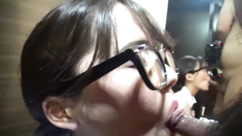 FC2PPV-1435762-A 圧倒的美少女 由香 初めてのローターお散歩とドア-- ❤️透き通る白い肌❤️プリッとした小尻と薄ピンクなぷっくりと膨れた乳首❤️