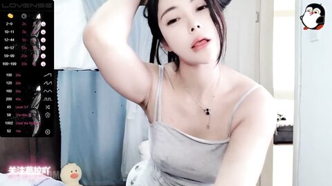 【Stripchat】“我下面很想喷了！”长得像萧亚轩的美乳女主播「Bala」玩具鸡巴猛插骚穴，爽的双眼迷离、大腿痉挛