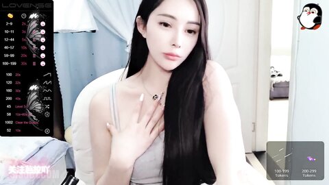 【Stripchat】“我下面很想喷了！”长得像萧亚轩的美乳女主播「Bala」玩具鸡巴猛插骚穴，爽的双眼迷离、大腿痉挛