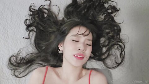 【完整版】【人瘦奶大系列】日本天然豪乳网黄「Alinaxmei」「奶龙」饥渴大奶亚裔和老毛子无套啪啪，主动上位骑乘