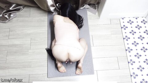 Hee Yuri (희유리) – Yoga Teaching (5)