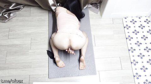Hee Yuri (희유리) – Yoga Teaching (5)