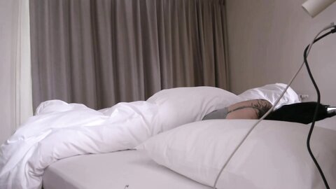 ⚫️火爆Myfans约炮大神【Kuzu178】与符文女孩的北海道旅行，豪乳肥鲍中出内射，一对车大灯肏的乱颤