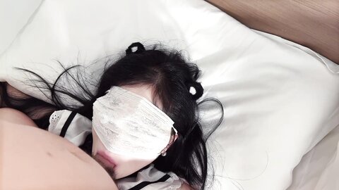 媛交19岁的黑丝女仆外围❤️萌崽儿 粉红的小嘴把肉棒吸的超硬深喉~啊~被操的好爽~还帮忙挑逗乳头