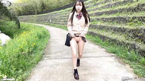 4672939 Exclusive[Individual shot 112]****zynxzjo* Fully exposed 18 year old D-cup super suji paipan (2) After Nakadashi from a walk with her exposed skin, she gives him a cleaning blowjob Limited time 4000 p