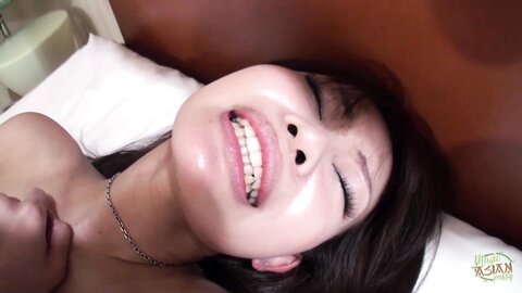 Pretty Asian Babe Spreads Her Legs To Get Eaten Out And Screwed
