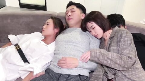 ⚫️【重磅群交】，夫妻交流群线下聚会性轰趴群交三部曲，直击换妻淫乱现场，场面堪比岛国A片，超级淫乱