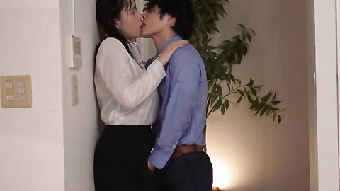 Amemiya Hibiki  I Missed The Last Train And Had To Stay At My Junior S House  Scene 1