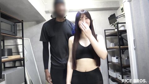4684316 [25-year-old beautiful female office worker at a famous company]**pzzyxqx*z* She was picked up at the gym and fell completely on her first black cock and had a guaranteed pregnancy Nakadashi.
