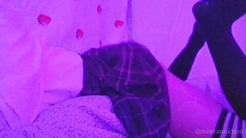 Impregnating My Pillow With Girl Pussy Juice Humping Pillow After Schoo
