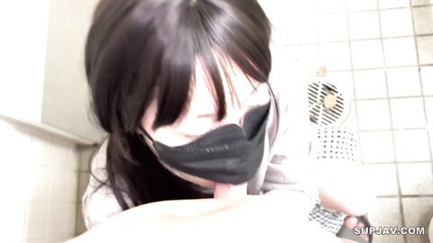 4688557 *[Non censuré]****zynxzjo* [Tournage individuel] Le désir de la présidente perverse ne s`est pas encore arrêté. Elle l`emmène hors du bureau à l`air libre, puis elle le baise dans des toilettes publiq