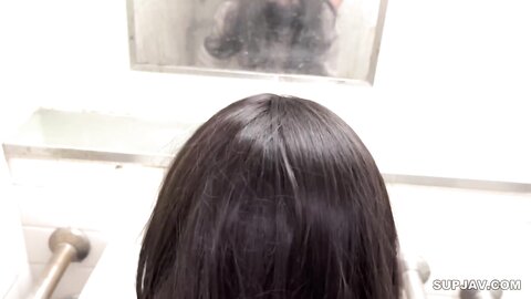 4688557 *[Non censuré]****zynxzjo* [Tournage individuel] Le désir de la présidente perverse ne s`est pas encore arrêté. Elle l`emmène hors du bureau à l`air libre, puis elle le baise dans des toilettes publiq
