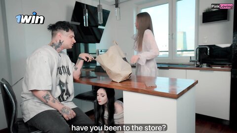 ✅小清新甜美反差小姐姐『Pinkloving』当着女友面前偷偷操她最好闺蜜，玩的就是紧张刺激 享受偷情的快感