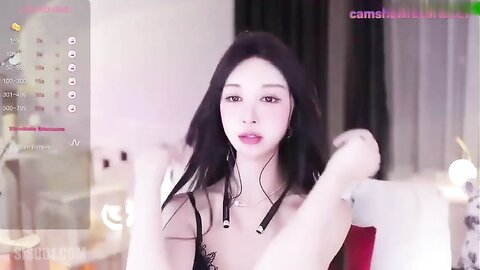 【Stripchat】长得像Angelababy的高颜女神「Jaypope」超惊艳白富美艳舞，屄里插着跳蛋，一边深喉假鸡巴