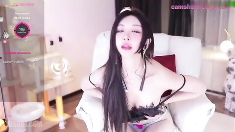 【Stripchat】长得像Angelababy的高颜女神「Jaypope」超惊艳白富美艳舞，屄里插着跳蛋，一边深喉假鸡巴