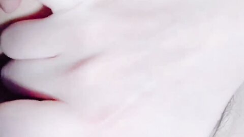 Skinny Asian Girl Fuck Herself At Home 用手让自己高潮喷水