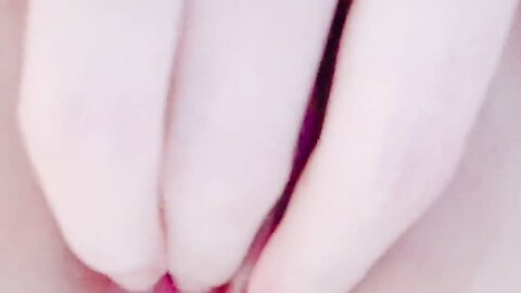 Skinny Asian Girl Fuck Herself At Home 用手让自己高潮喷水